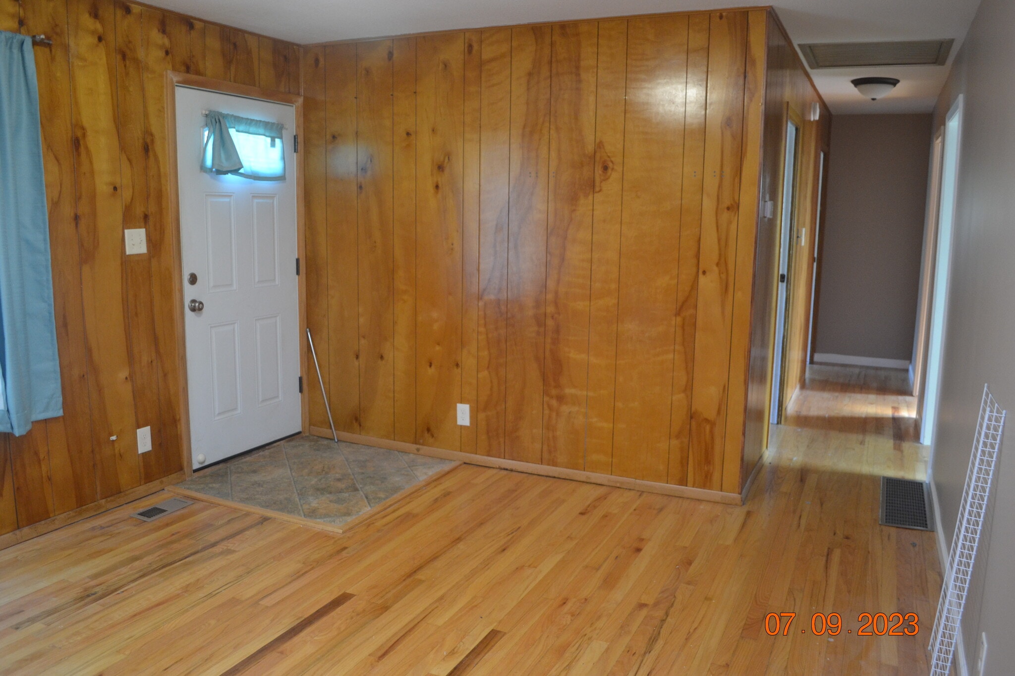 Real wood paneling - 15314 Fuller Ave
