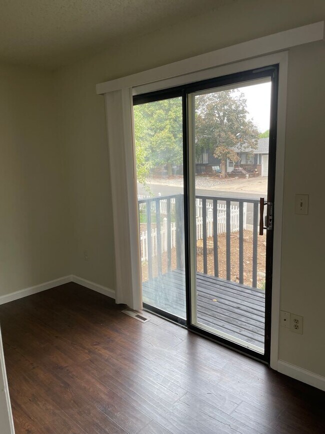 Building Photo - Centaur Village 3 Bedroom/2 Bath Newly Upd...