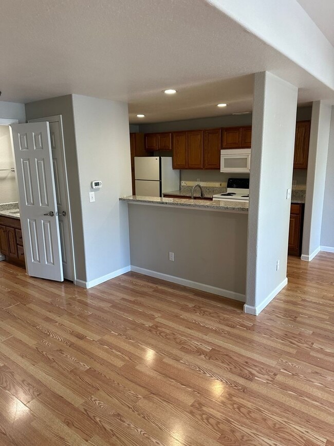 Building Photo - Clean, spacious, 2 bedroom, 2.5 bath townhome - near Buckley AFB!