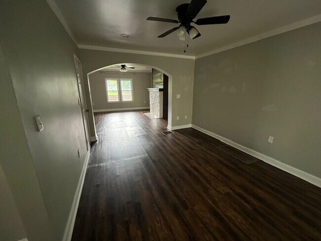 Building Photo - 3 Bedroom in Mt. Vernon!