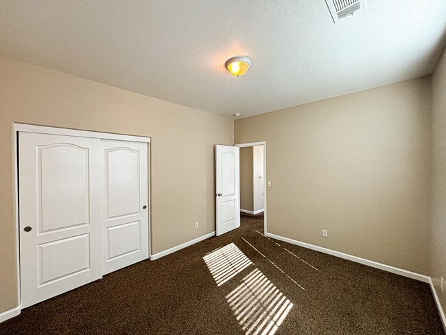 Building Photo - 5537 N Gates Ave