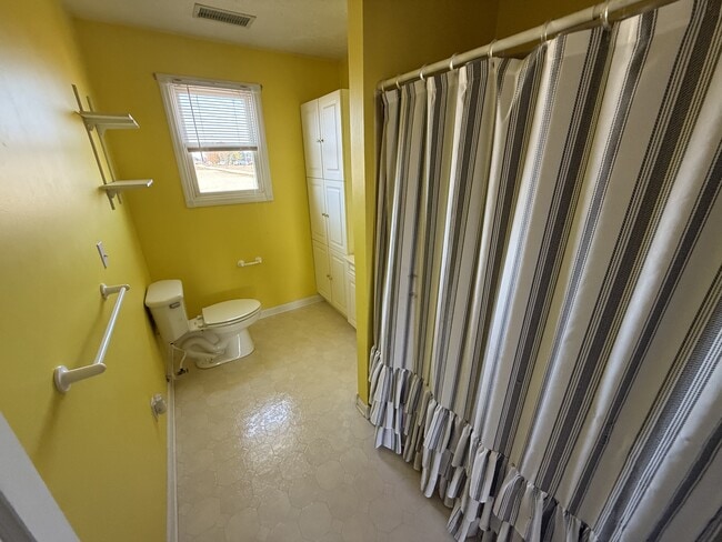 Building Photo - 595 E 700 N