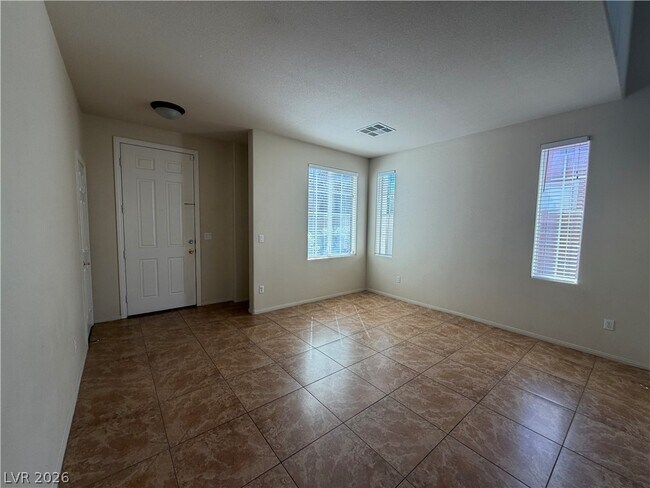 Building Photo - 2307 Summer Home St