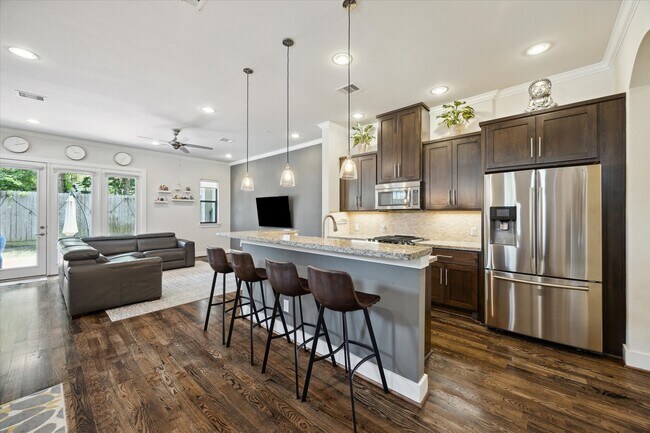 Building Photo - 4205 Koehler St