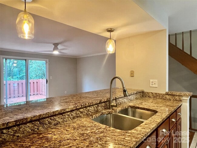 Building Photo - 1317 Maple Shade Ln