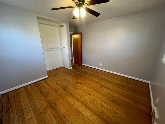 Building Photo - 3323 Dean Dr