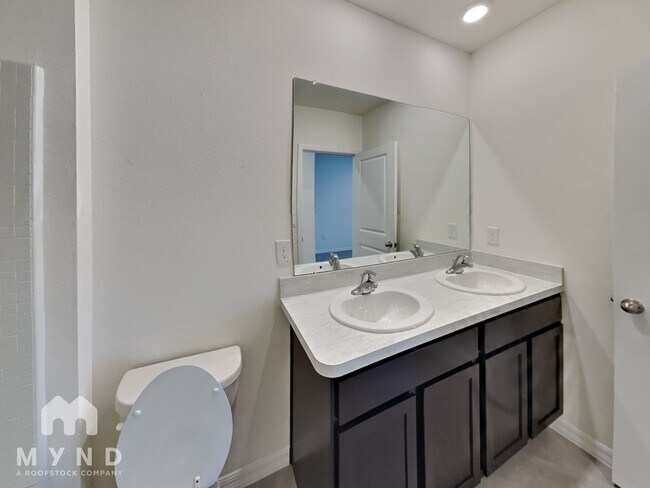 Building Photo - 33996 Jasper Stone Dr