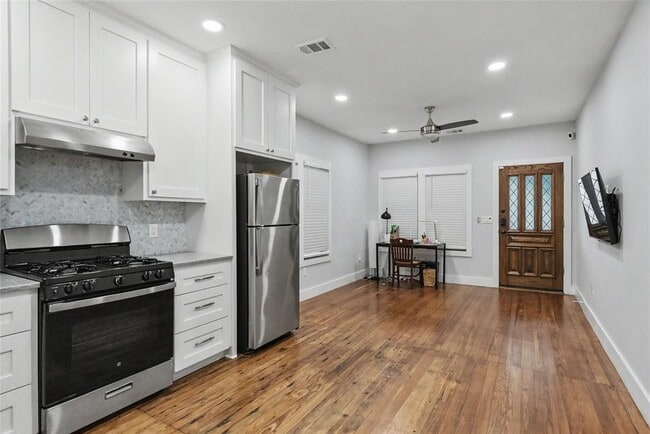 Building Photo - 2506 E Cesar Chavez St