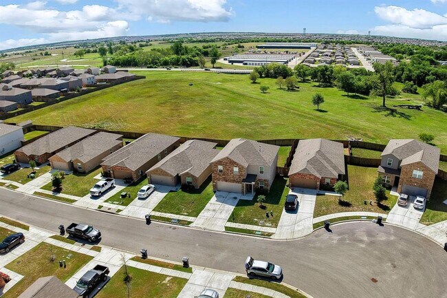 Building Photo - 317 Cres Park Dr