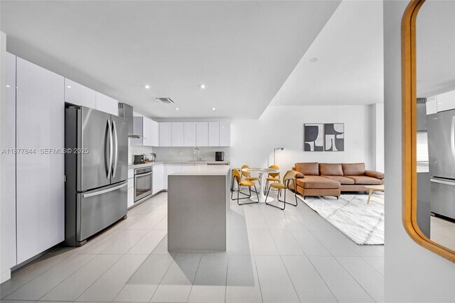 Building Photo - 1600 NE 1st Ave