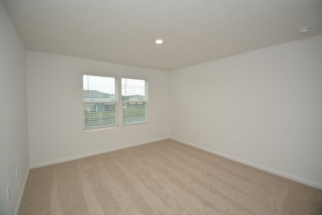 Building Photo - 344 Redbud Rd