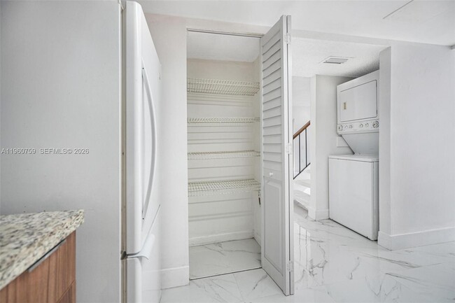 Building Photo - 7074 SW 114th Pl