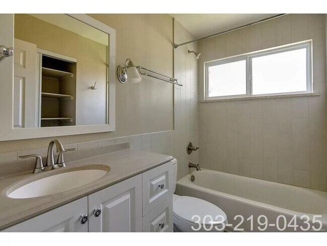 Building Photo - 2800 S Holly Plz