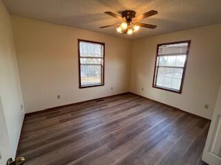 Building Photo - 1402 Sunshine Dr