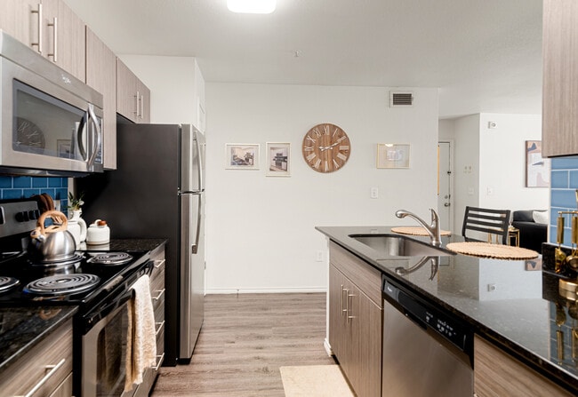 Building Photo - Lodge in San Marcos