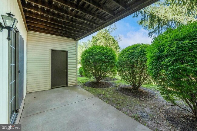 Building Photo - 305 Westridge Cir
