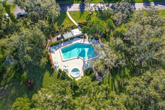 Building Photo - 107 Pinehurst Dr
