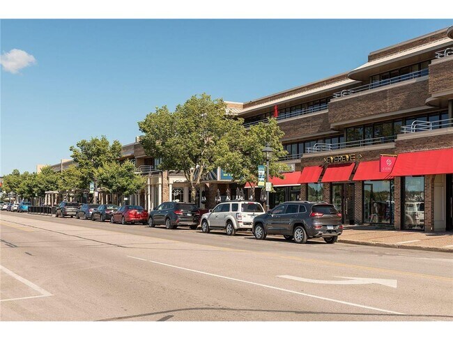 Building Photo - 253 Lake St E