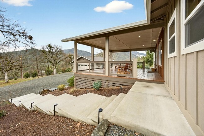 Building Photo - 860 Humbug Creek Rd