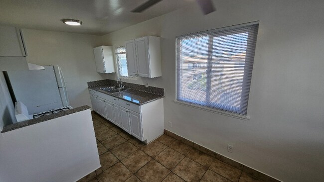 Building Photo - 3021 Carmona Ave