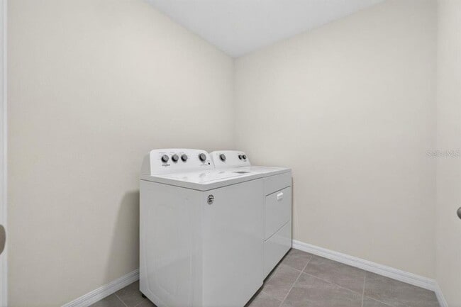 Building Photo - 5442 Diantha Way