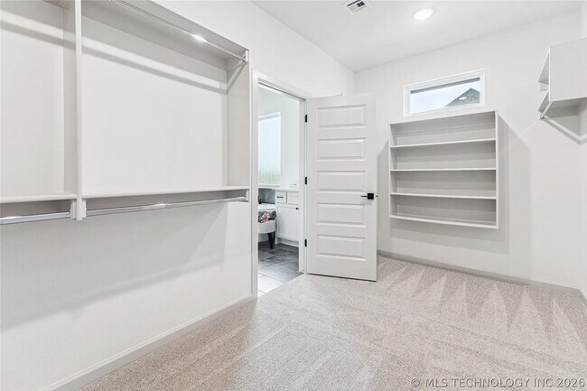 Building Photo - 5 Bed | 5 Bath House