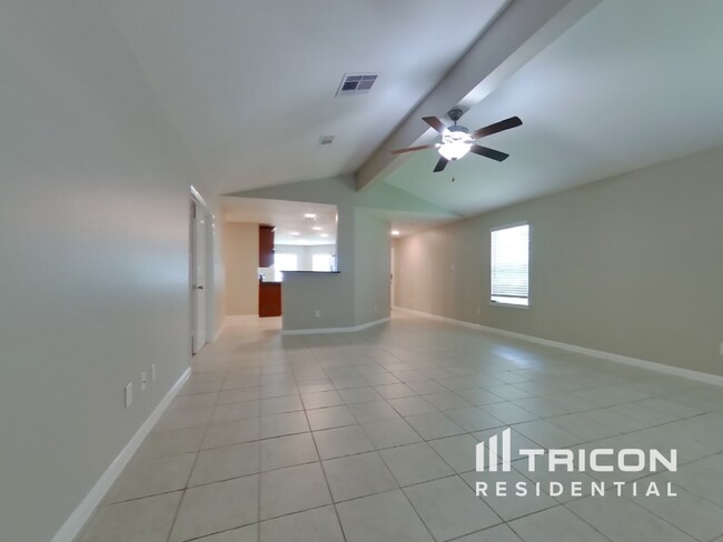 Building Photo - 212 Comanche Plains Rd