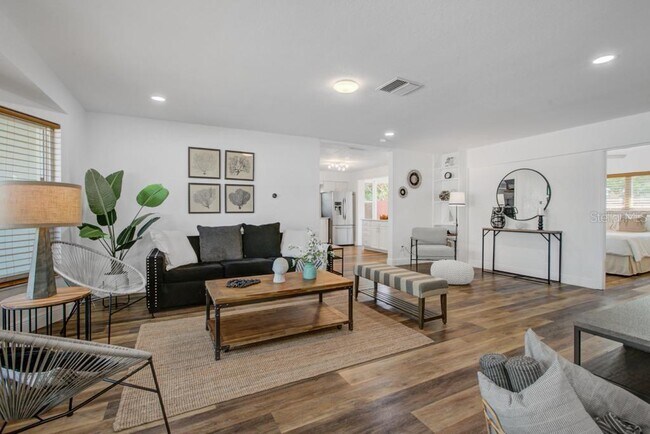 Building Photo - 2121 Greenbriar Blvd