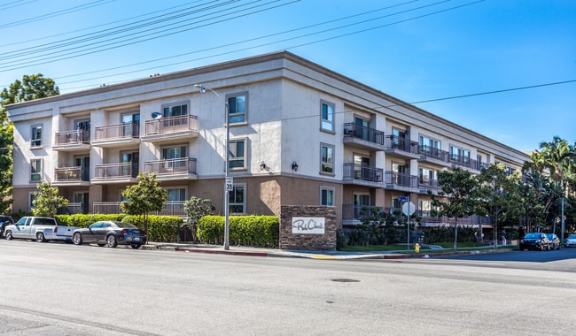 Building Photo - Highly desirable Rob Clark building one of the most walkable neighborhoods in LA