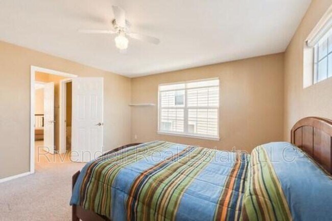 Building Photo - 1942 Rose Petal Ct