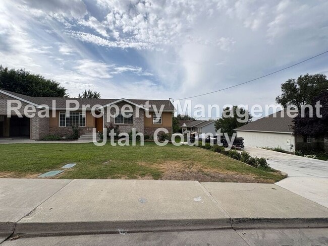 Building Photo - 576 E 100 N St