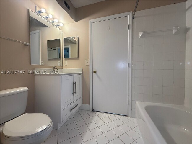 Building Photo - 2434 Cordoba Bend