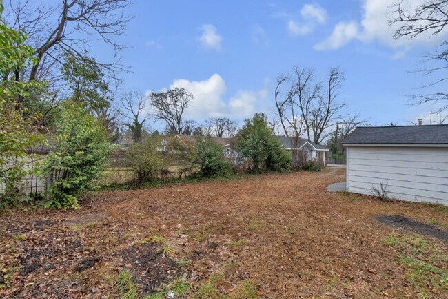 Building Photo - Stylish 2-Bedroom, 1-Bath Home with Contemporary Finishes ($1200/mo base rent***)