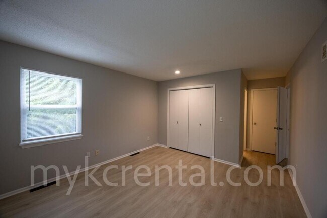 Building Photo - 6441 Hallet St