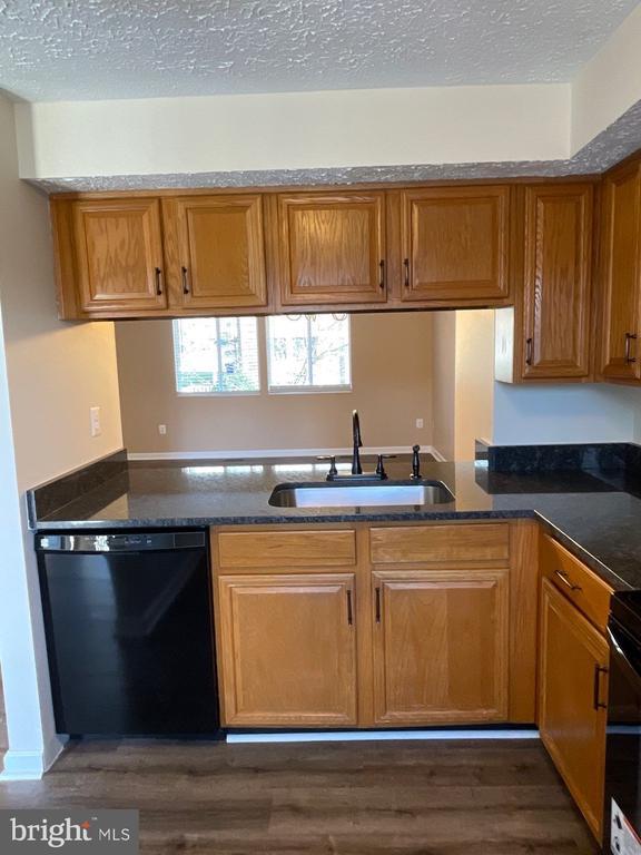 Building Photo - 5863 Rowanberry Dr