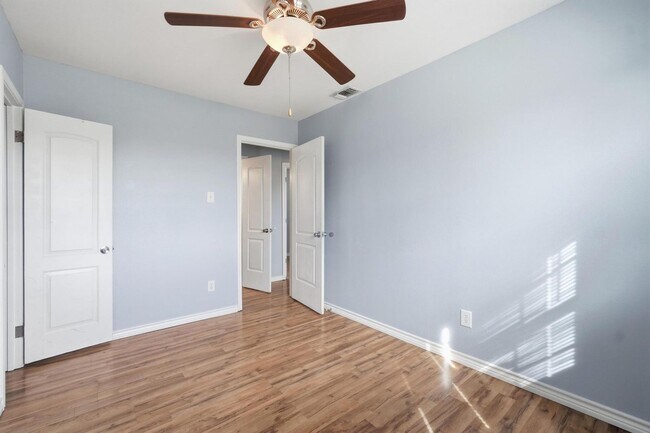 Building Photo - 1741 Pasadena Dr
