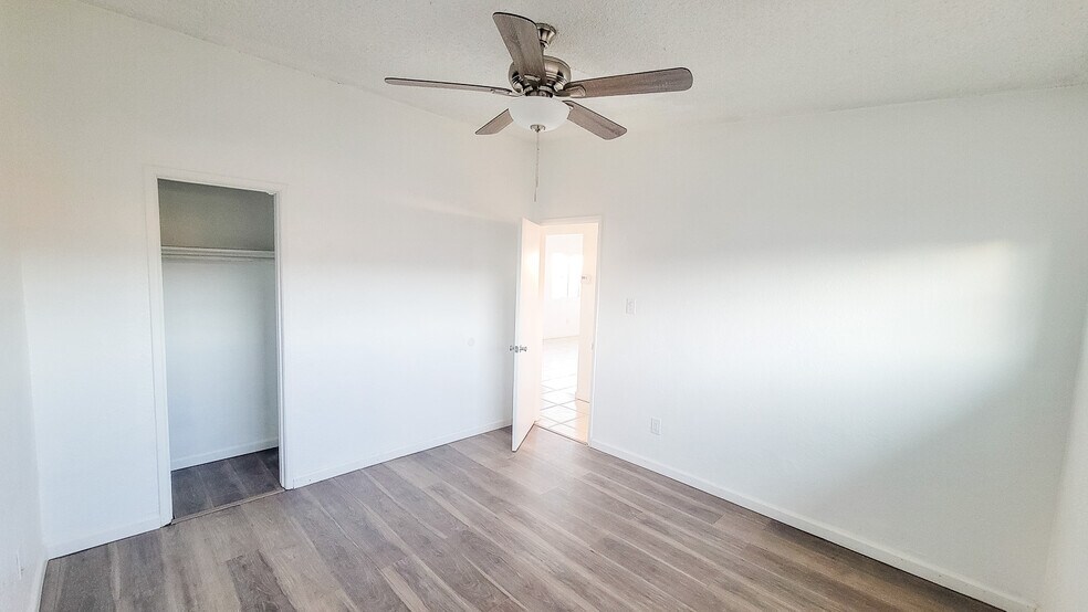 Building Photo - 5527 Baileya Ave