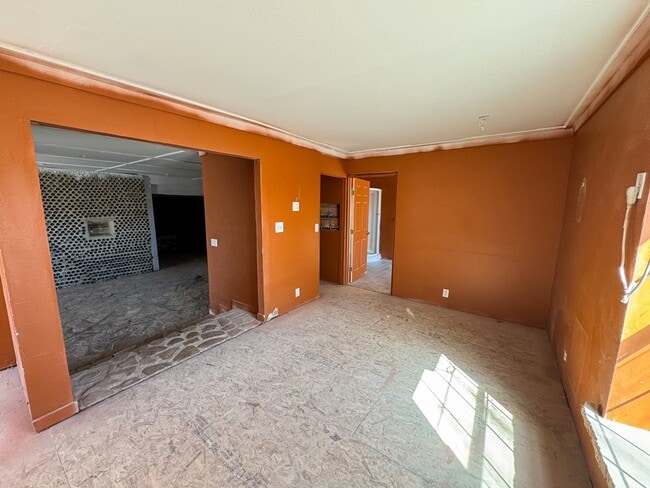 Building Photo - 400 N Smiling Dog Trail