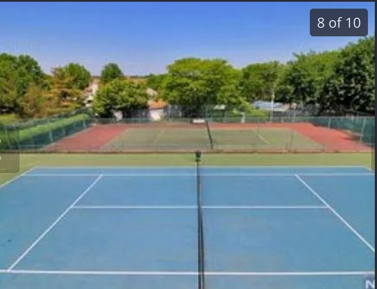 Building Photo - 2 Markham Cir