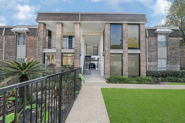 Building Photo - 7555 Katy Fwy