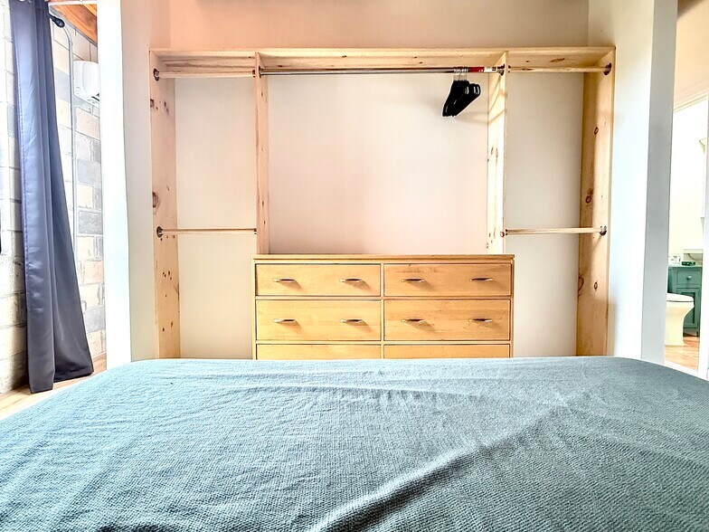 Building Photo - 1335 Churchill Rd