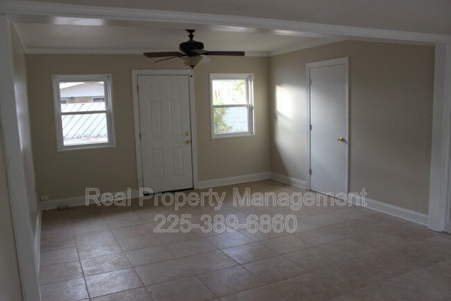 Building Photo - 2156 Seracedar St