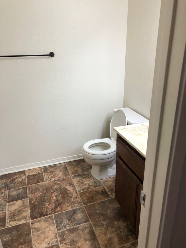 Building Photo - 3 BEDROOM APPLE VALLEY HOME