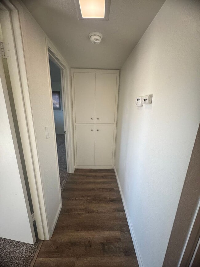 Building Photo - 2 Bedroom, 1 Bath with Garage near Hospital.