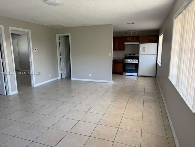 Building Photo - 588 Holly Dr
