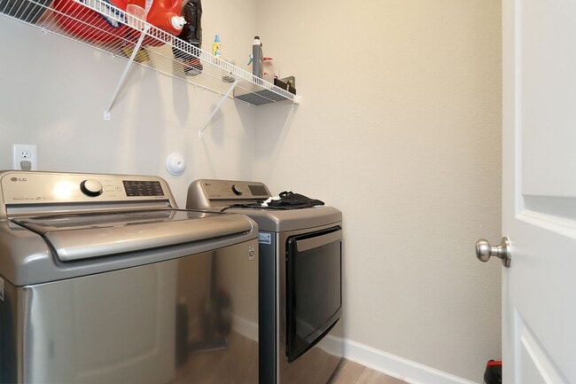 Building Photo - Low Maintenance Condo Living
