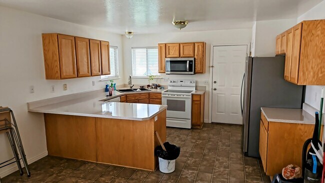 Building Photo - 241 Sunstone Cir