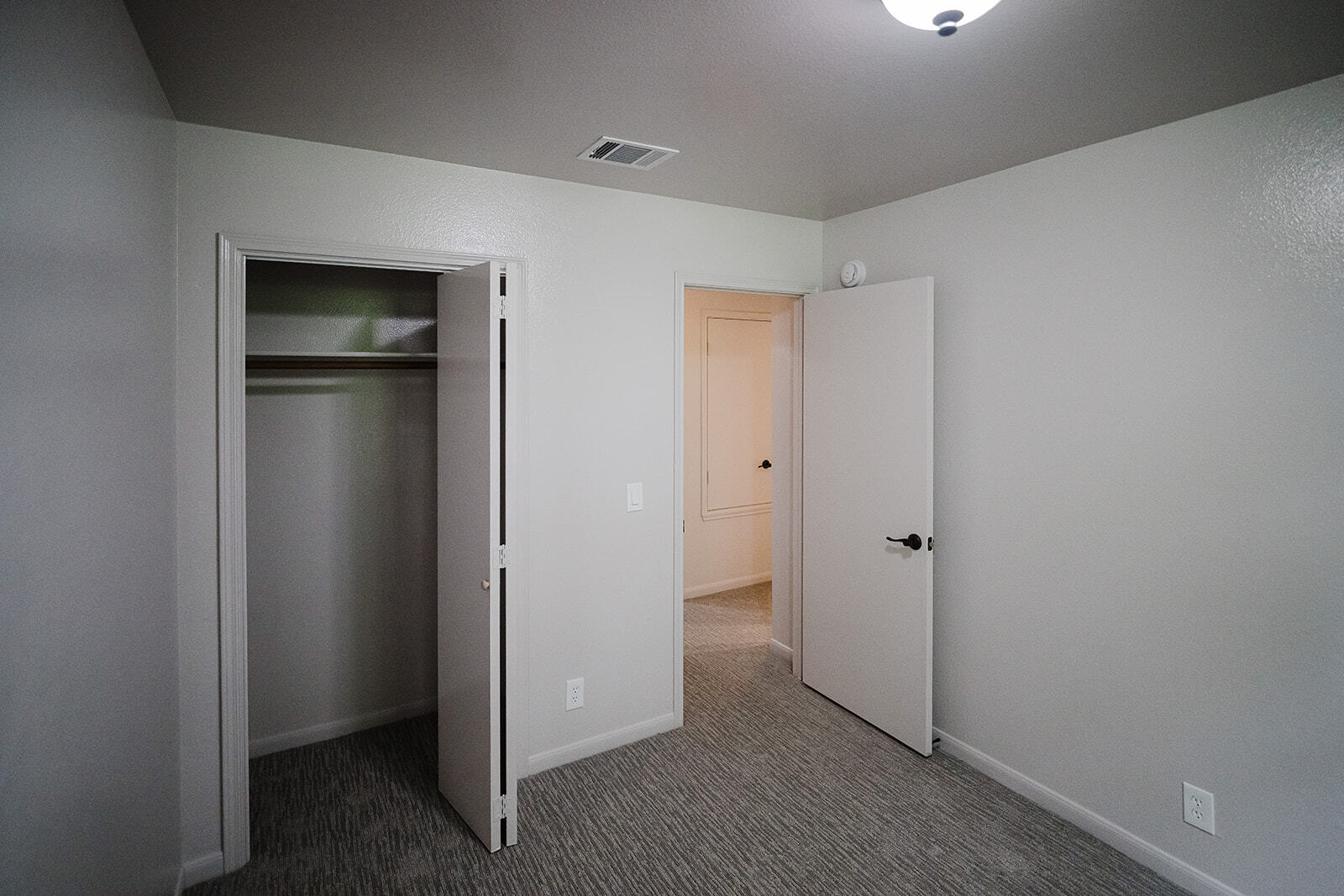 Building Photo - 810 Faircrest Dr