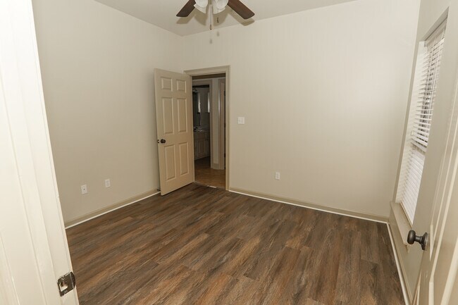 Building Photo - 9052 Winding Lake Ave