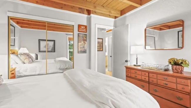 Building Photo - "Charming 2-Bed Retreat at Treehouse Condo...